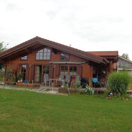 Barrierefreies Zimmer Im Blockhaus Mit Sauna Am See Soyen Exterior photo