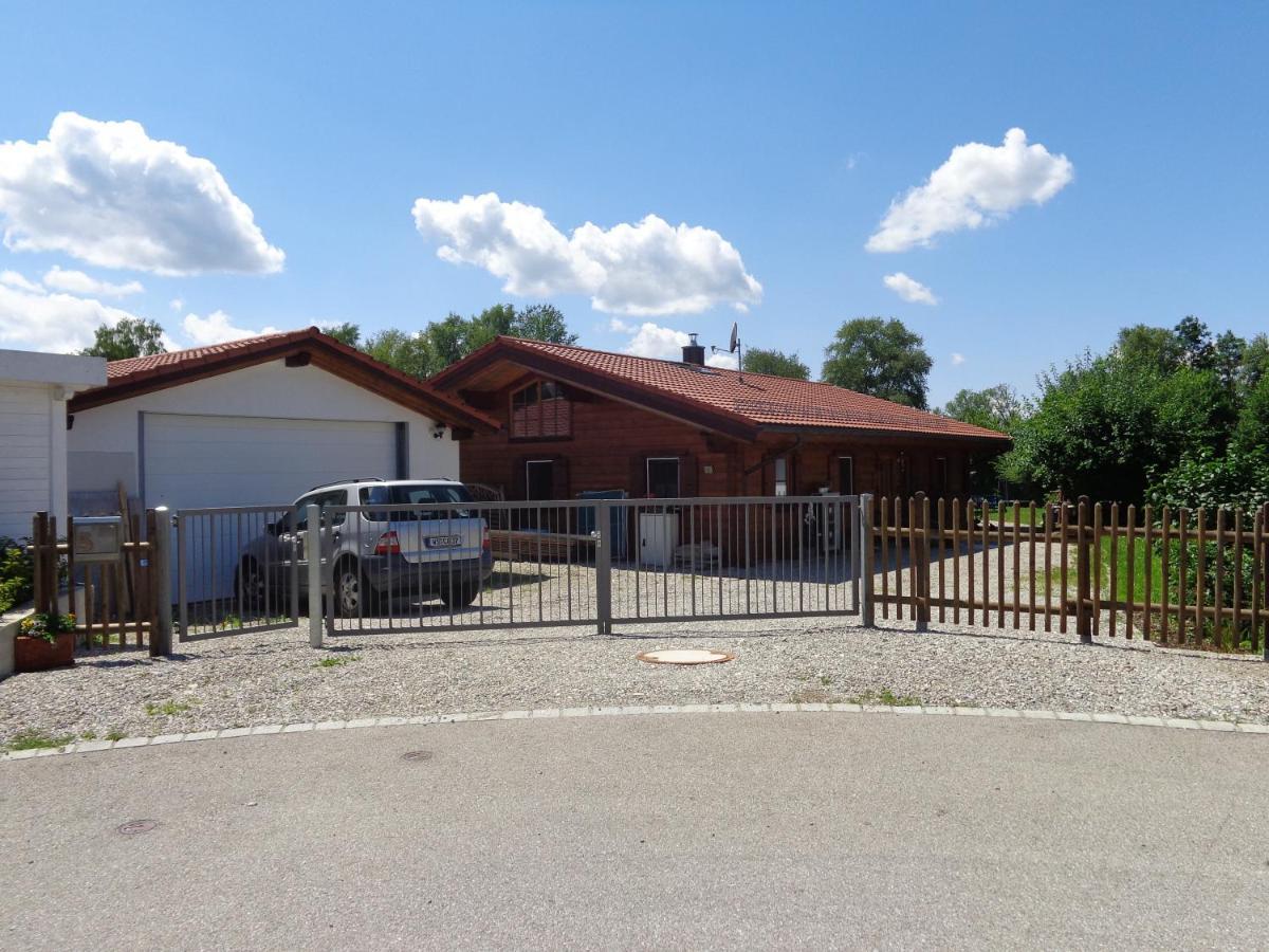Barrierefreies Zimmer Im Blockhaus Mit Sauna Am See Soyen Exterior photo