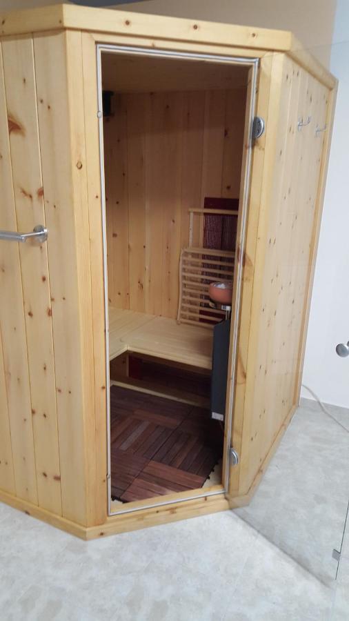 Barrierefreies Zimmer Im Blockhaus Mit Sauna Am See Soyen Exterior photo