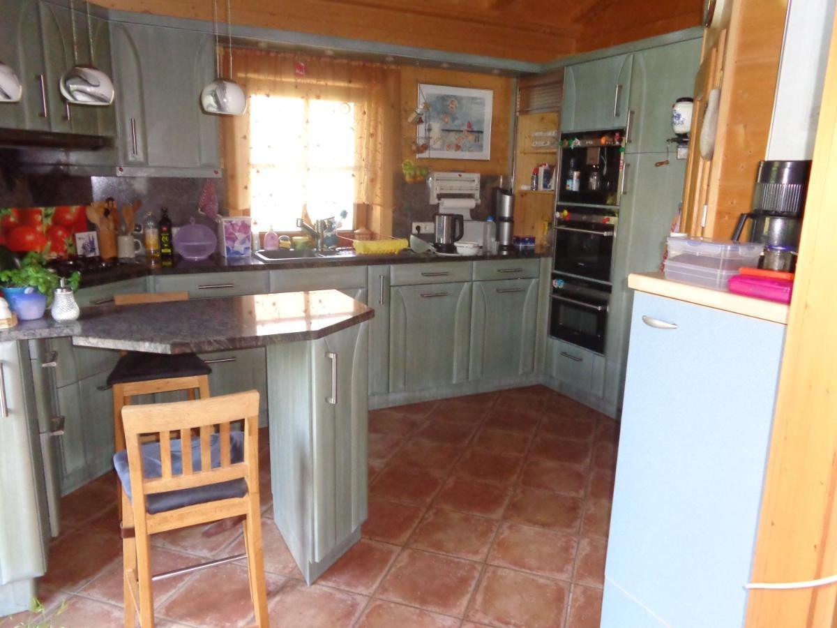 Barrierefreies Zimmer Im Blockhaus Mit Sauna Am See Soyen Exterior photo