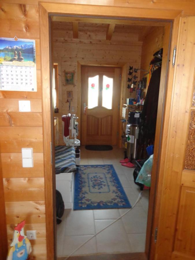 Barrierefreies Zimmer Im Blockhaus Mit Sauna Am See Soyen Exterior photo